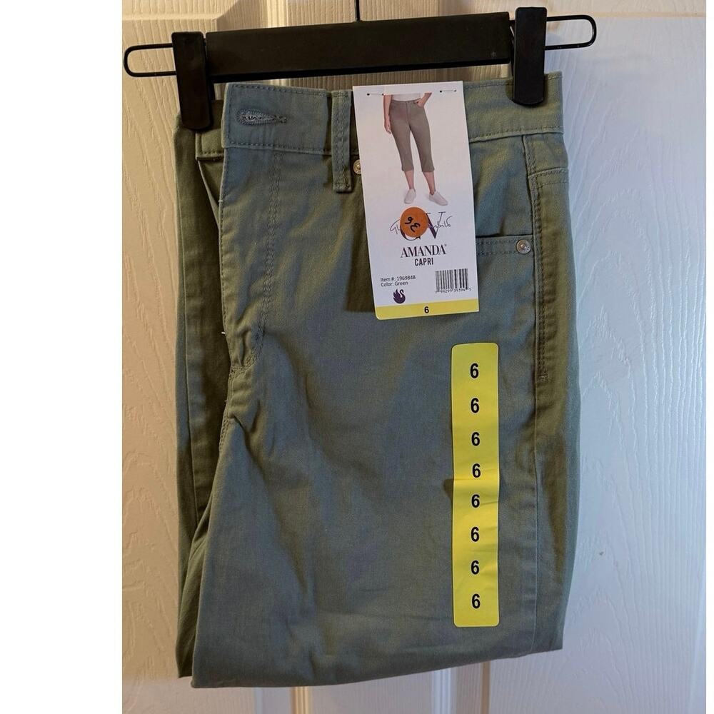 Gloria Vanderbilt Amanda Capris – Green – Size 6 – NWT